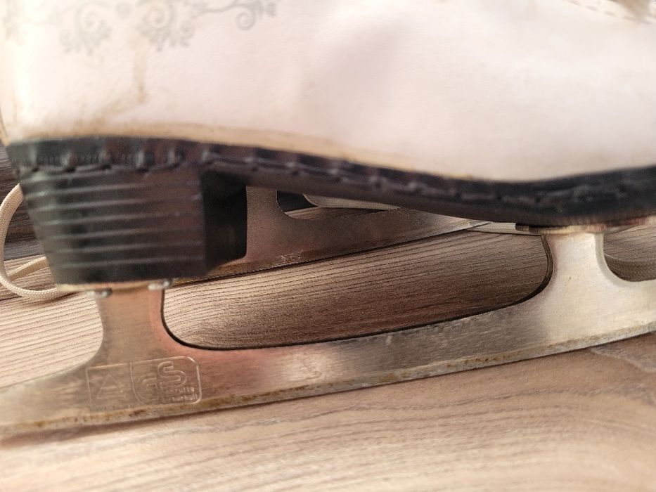 Коньки фигурные для девочки