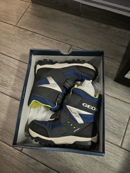 Продавам детски ботуши Geox 33 номер