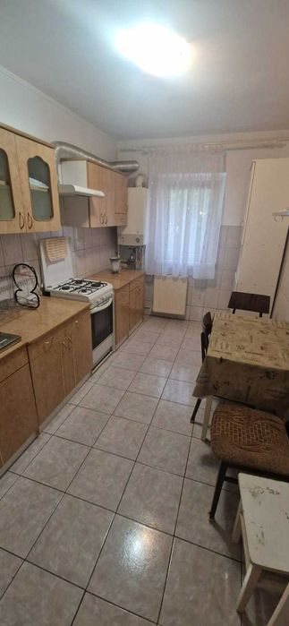 De vanzare apartament 3 camere decomandat