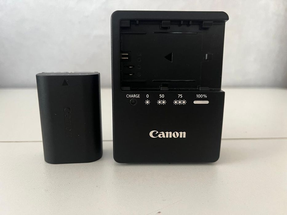 Фотоаппарат Canon EOS60D с встроенным вспышкой