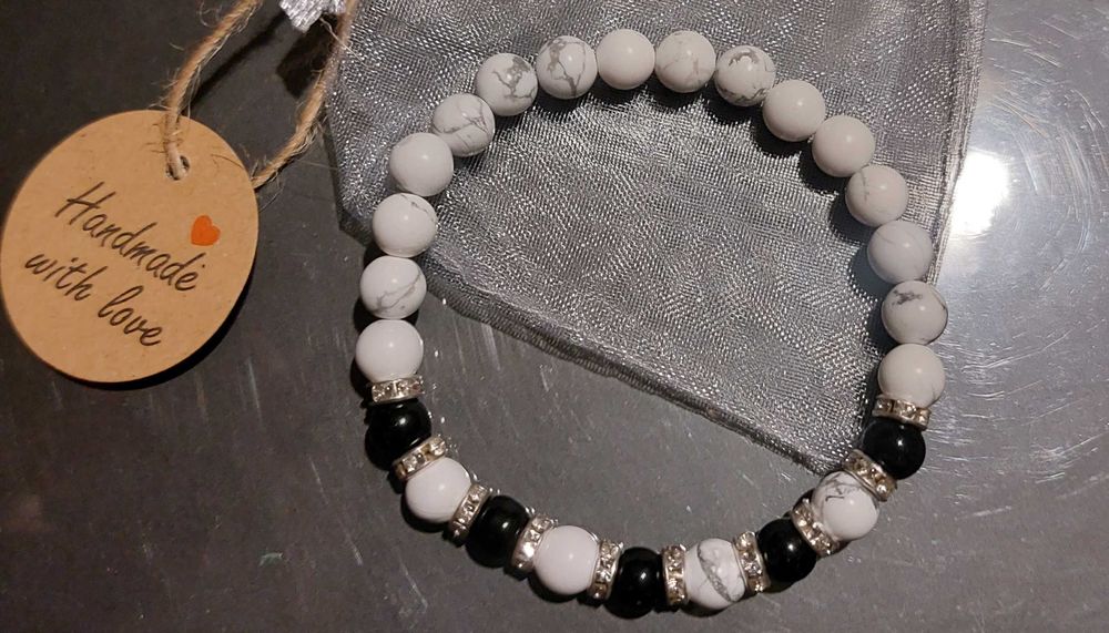 Гривни от естествени камъни