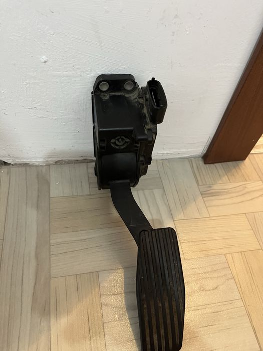 Продам электронный педаль газа