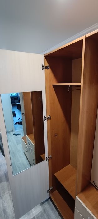 Продам шкаф в прихожую