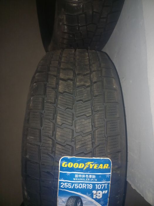 Шины зимние  GoodYear