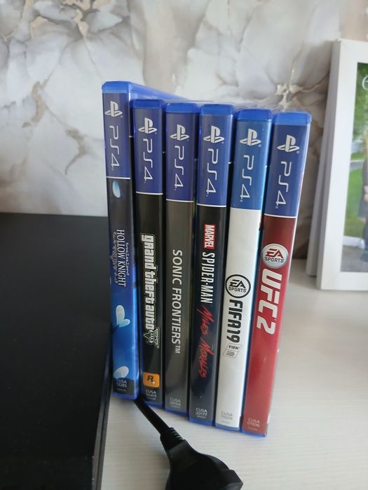 Продам Sony PlayStation 4