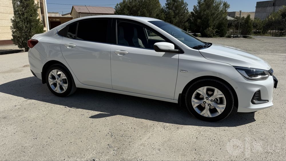 Onix Primier 2Turbo AT Plus sotiladi