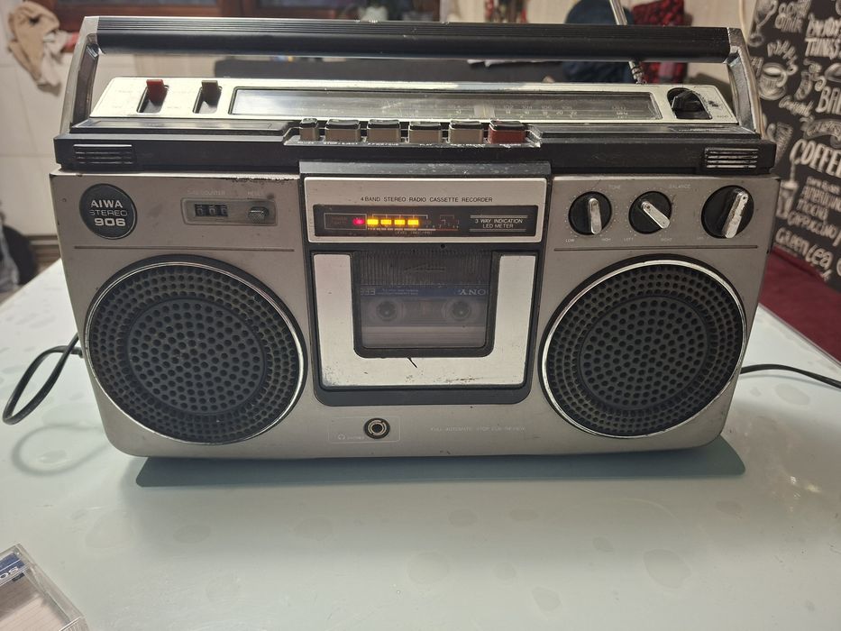 Radiocasetofon japonez Aiwa Stereo 906, funcțional, pt. reparat sau colecție