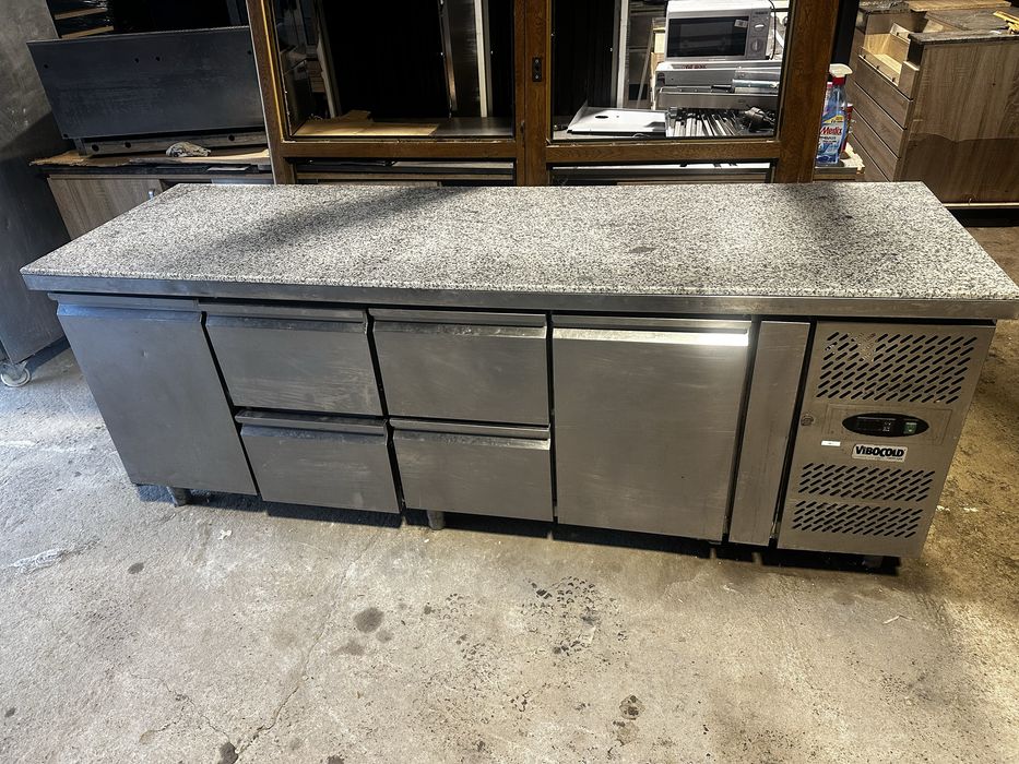 Хладилна  маса 224см