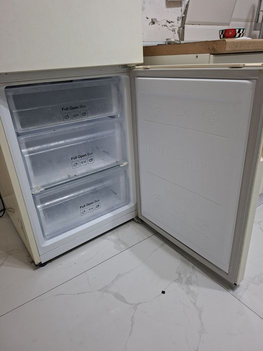 Холодильник срочно продам