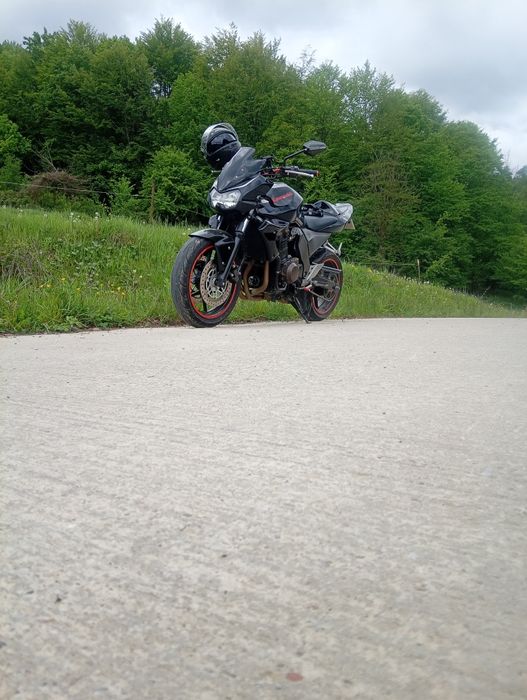 Vând Kawasaki  Z 750. an 2005 .