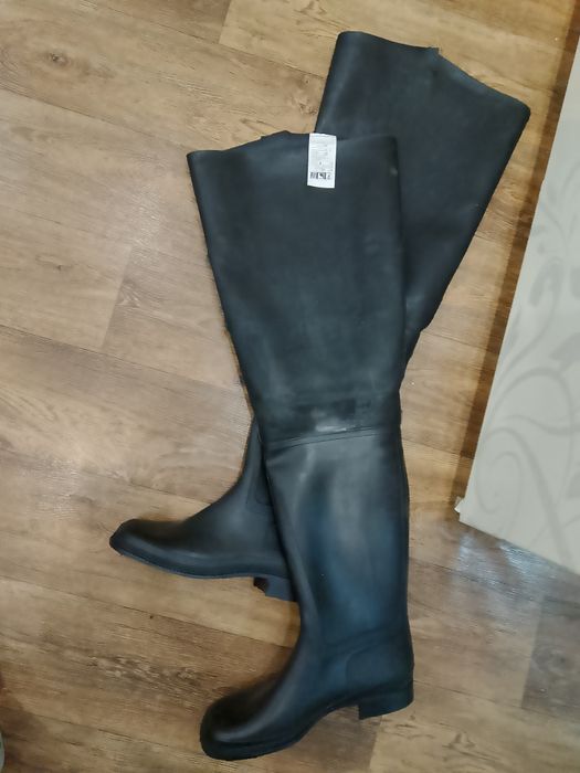 Продаю резиновые сапоги.