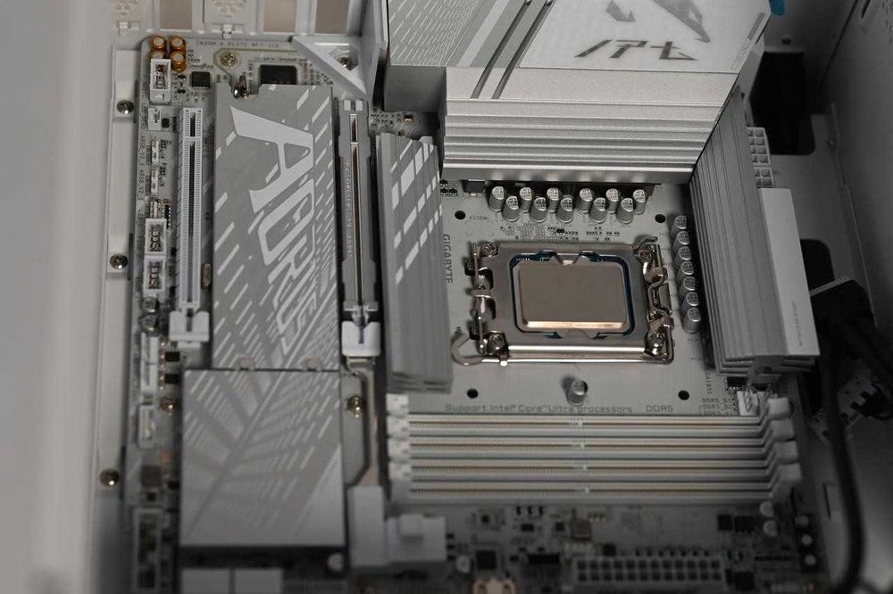 Нов мощен компютър без видеокарта, SSD и RAM