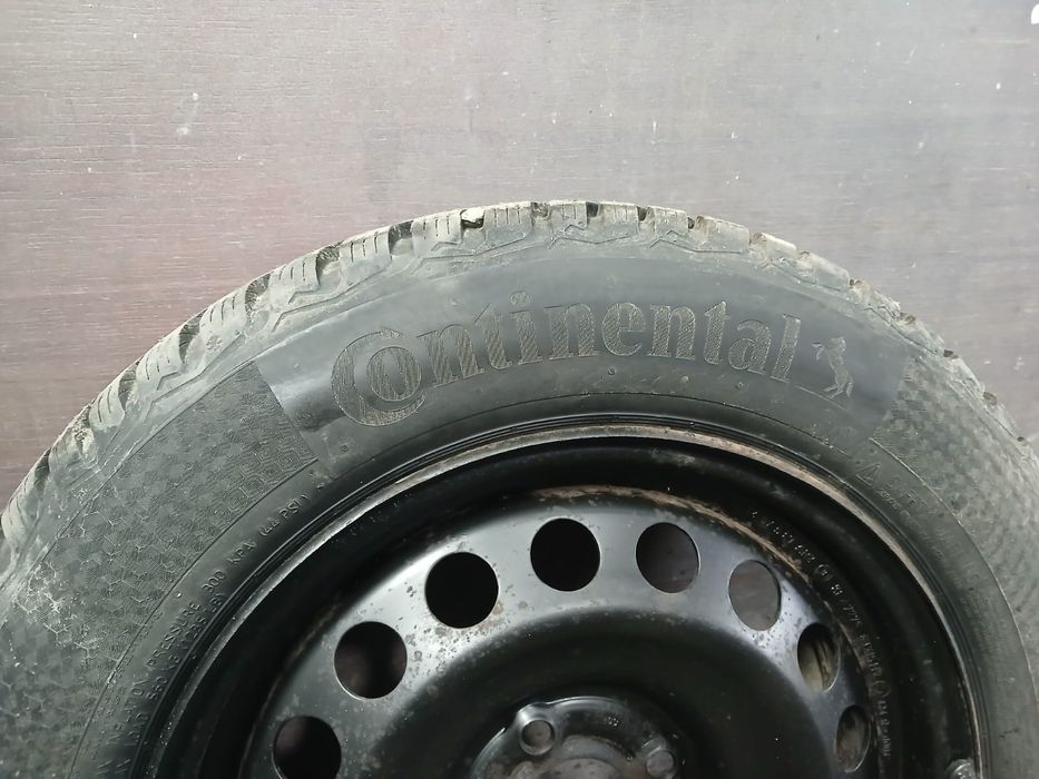 Vănd 4 anvelope cu genti Dacia Logan