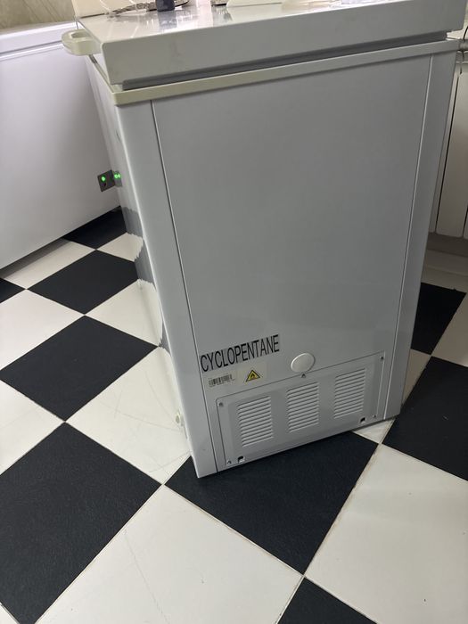 Продаю морозильный ларь Midea.