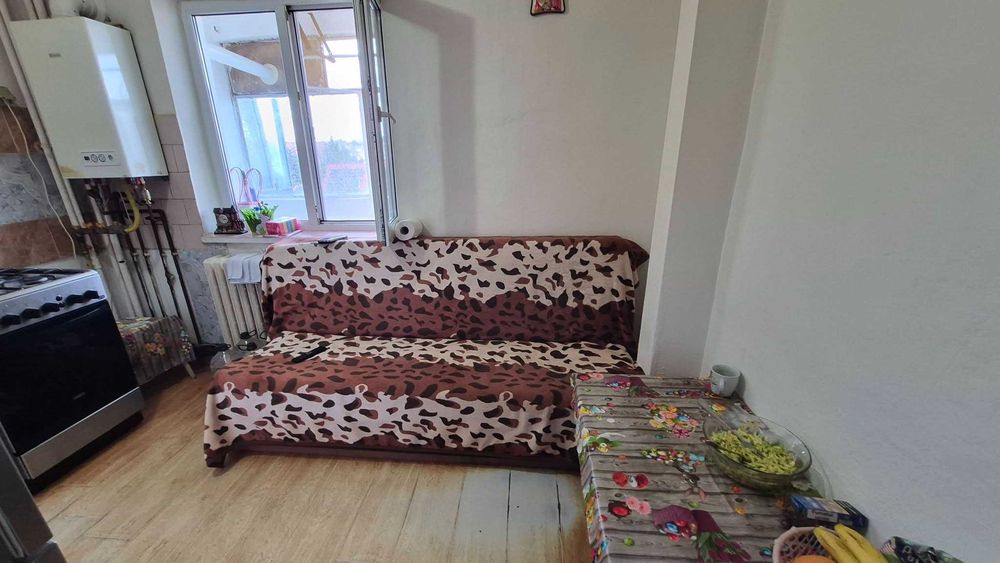 Garsoniera cf 1 in Onesti    langa piateta,   etaj 2.   0757.678.898