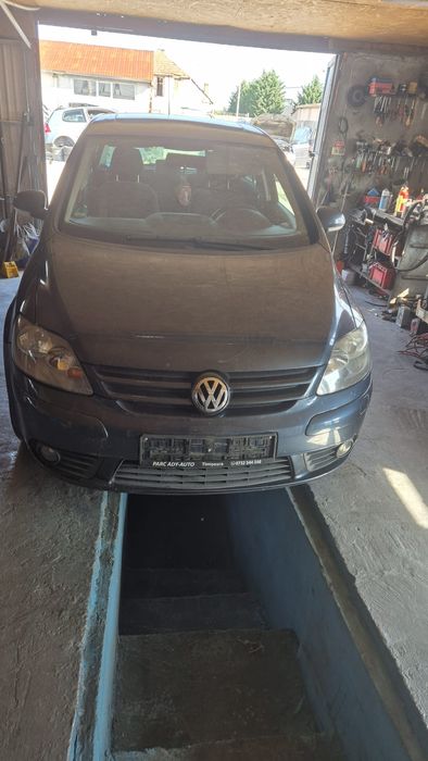 Vând bara fata Golf 5 plus