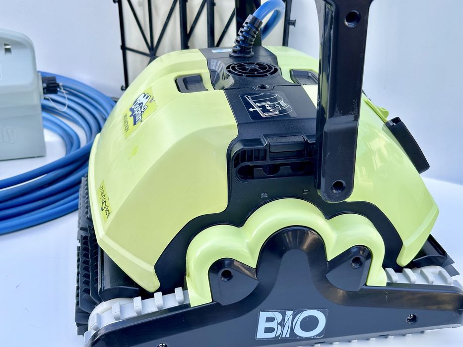 Robot de piscină Dolphin BIO Suction