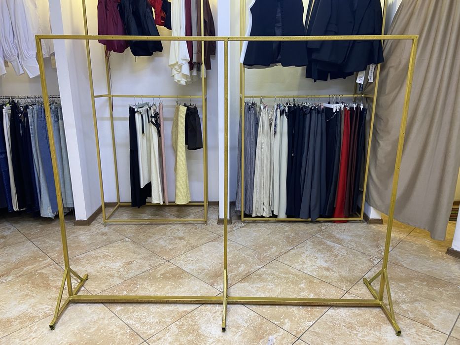 Продам стеллажи, стойки напольные