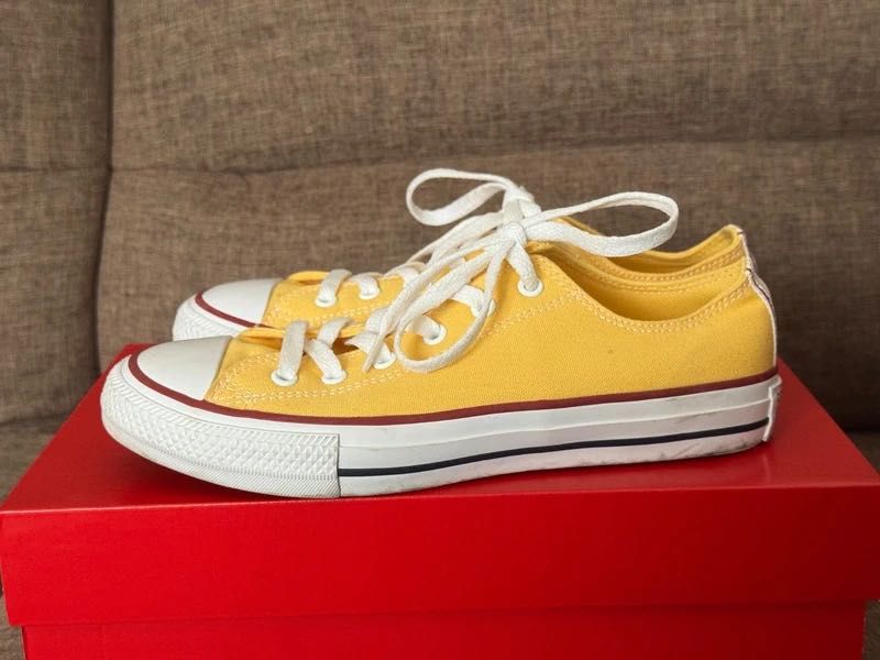 Converse All Star low galbeni mărimea 37.5