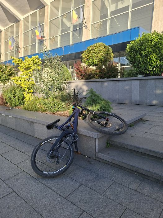 Bicicleta full suspension