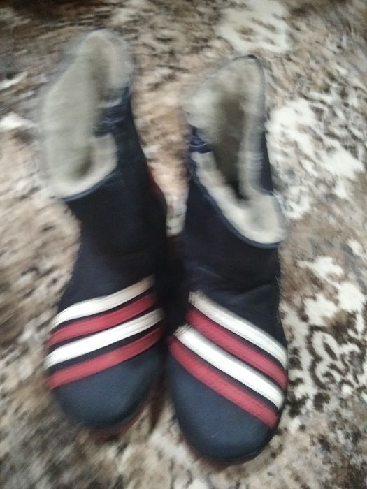 Продавам детски ботушки подходящи за зимата