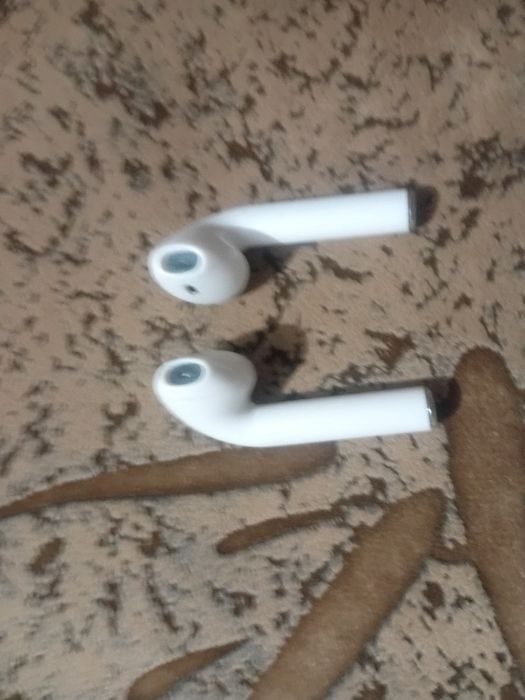 Продам наушники две штуки