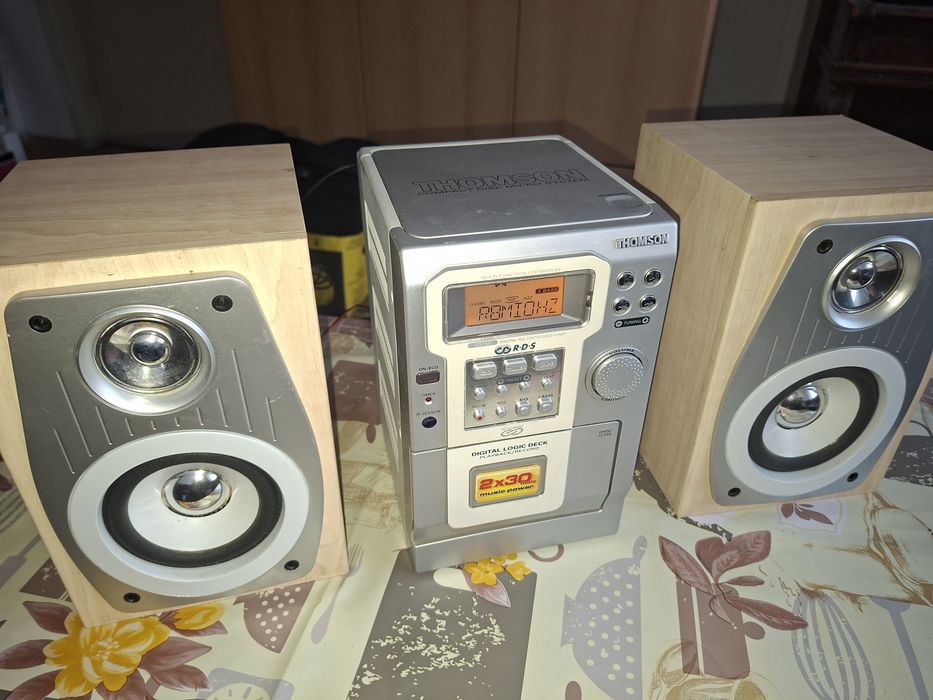 Sistem compact Thomson, boxe detașabile 2 x 30 W, radio digital, CD Player  si casetofon