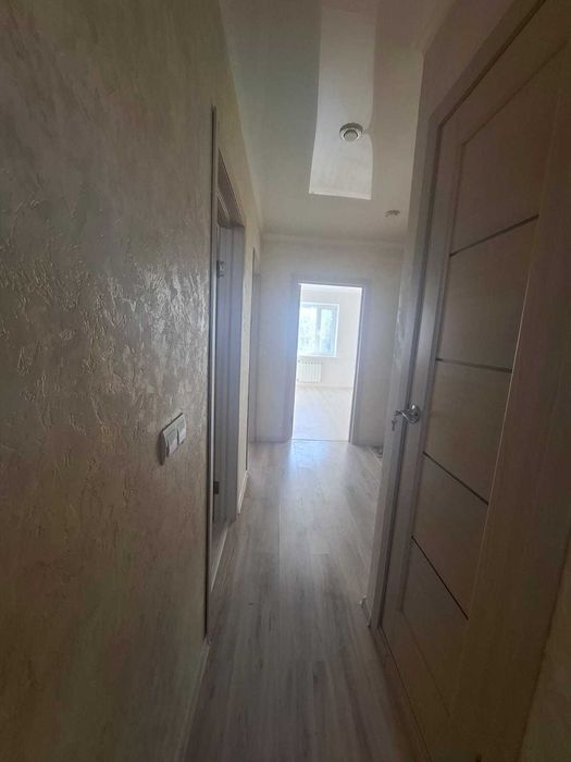 продам трехкомнатную квартиру