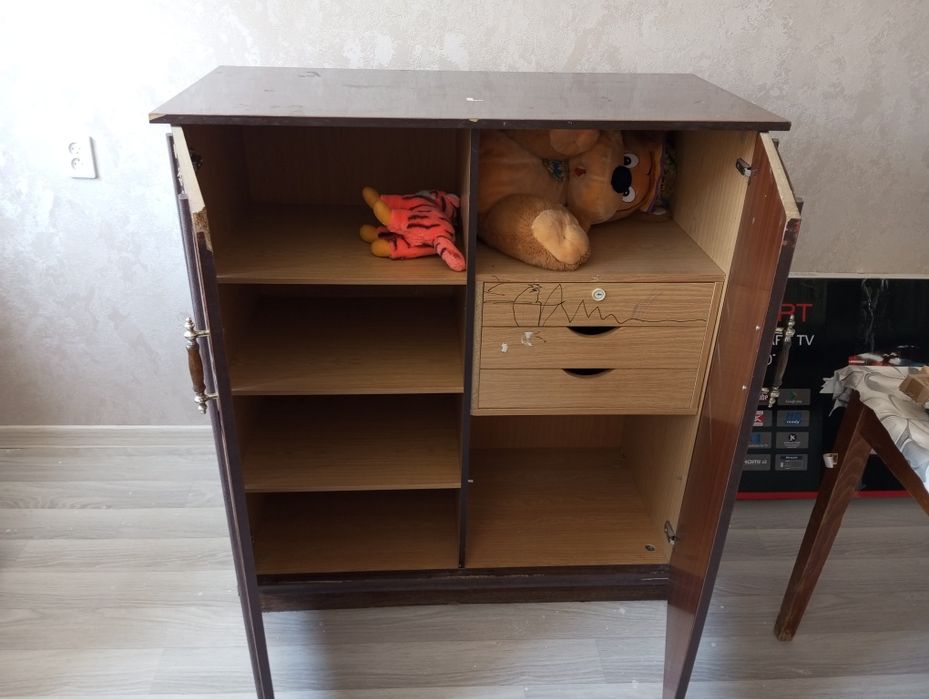 Продам тумбочку б/у