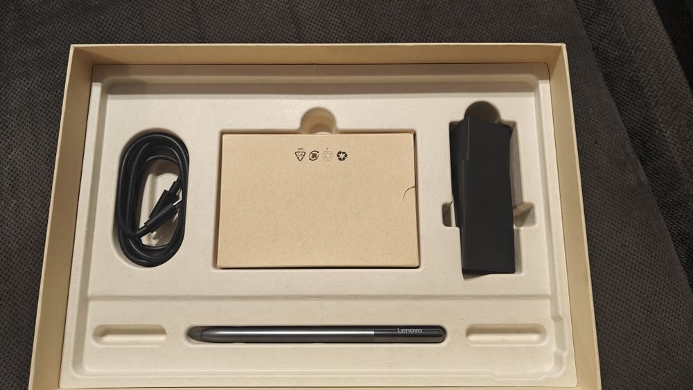 Vand tableta Lenovo Yoga Tab Plus