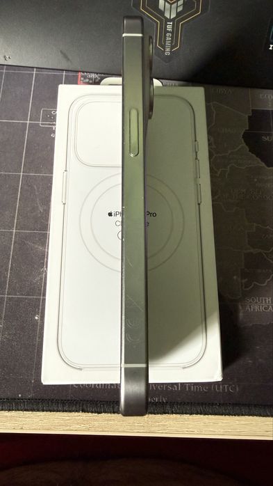 iPhone 15 Pro + huse originale