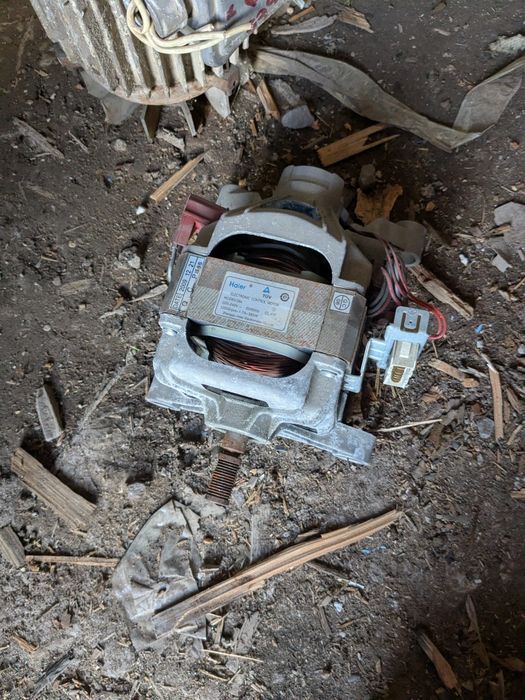 Продам моторы и генераторы.