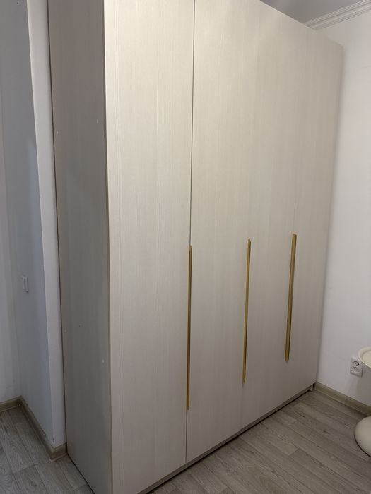 Продам шкаф плательный