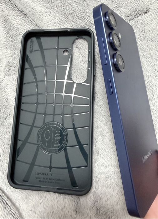 Samsung Galaxy S25 256GB Ca NOU, Husă Spigen inclusă, Garanție 2027