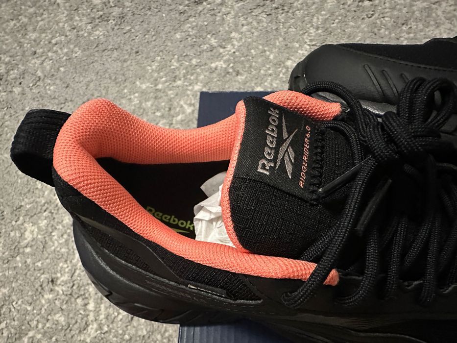 Vand pantofi sport Reebok marime 37