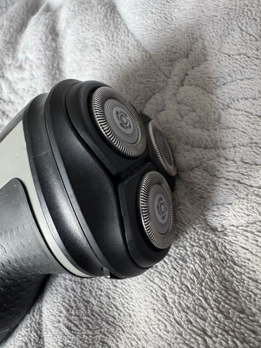 Электробритва Philips 1000