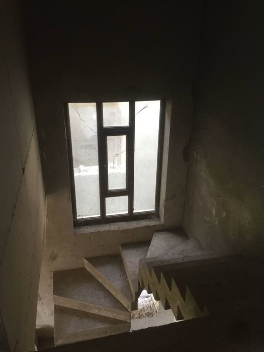 Uy sotiladi 4sotuh 7xona  sergili chortoq mahala