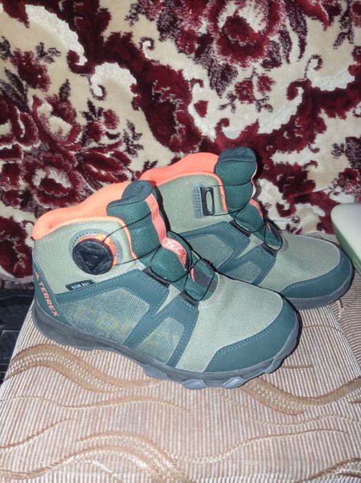 Pantofi Noi,Terrex BOA Mid RAIN.RDY. 450 de Lei.Negociabil.