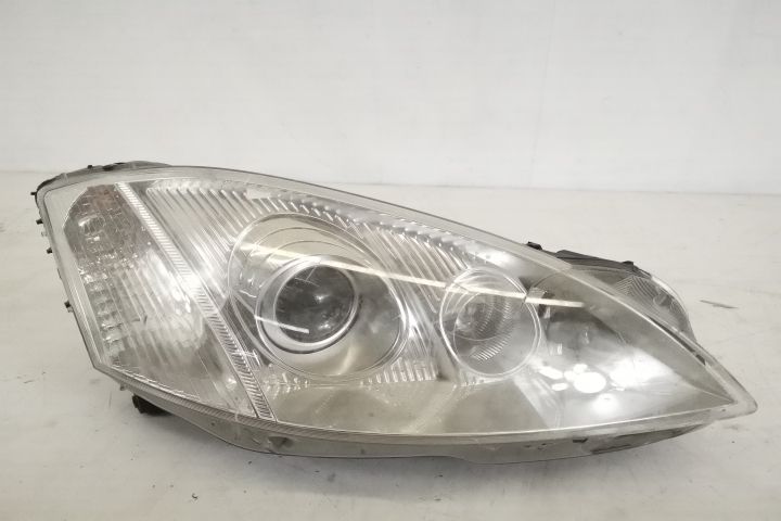 Фар Дясно Оригинален Ксенон Авариран Мерцедес-Бенц С-Клас / Mercedes-B