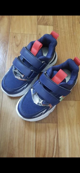 Детская одежда и обувь для мальчиков и девочек