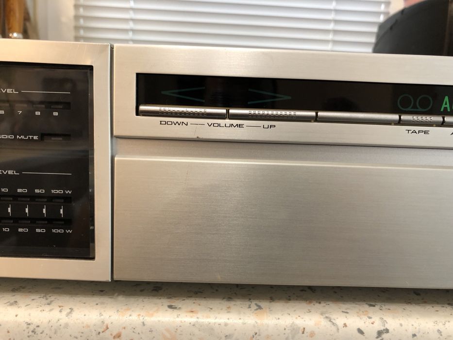 Akai AM-U330 Стерео