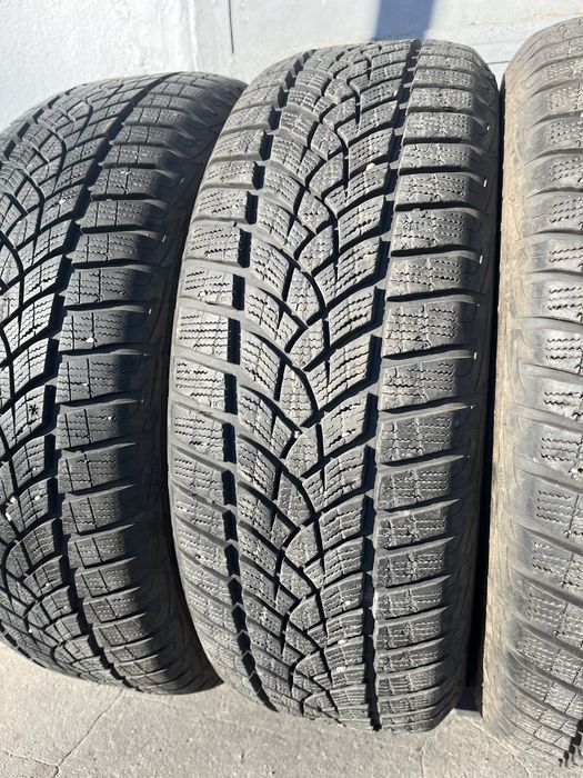 4 бр. зимни гуми 215/65/16 GoodYear 7-7,5 mm DOT 2618