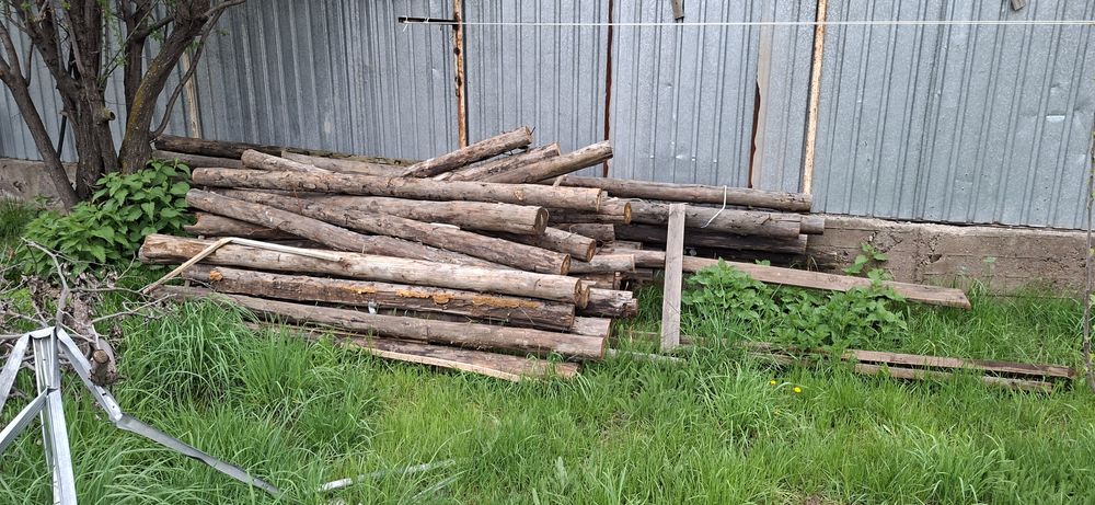 Кругляк разной длины строй материалы