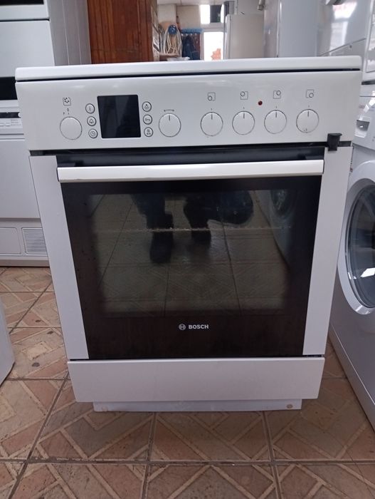 Свободно стояща печка с керамичен плот Бош Bosch 2 години Гаранция!
