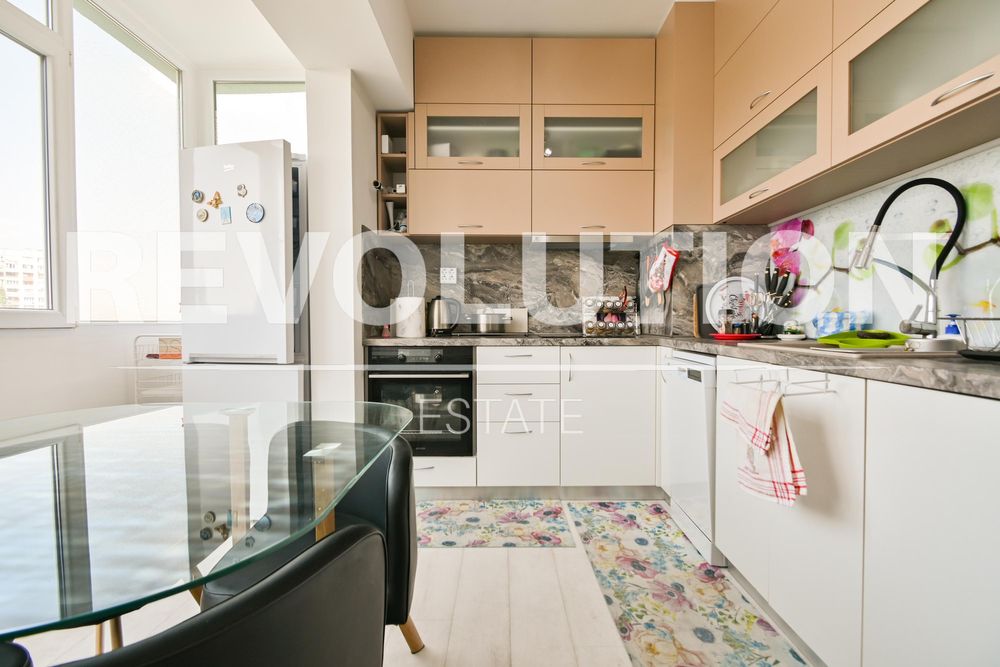 Дава се под наем Четиристаен апартамент в София, Гоце Делчев - 80 кв.м за 650 € - Снимка #2