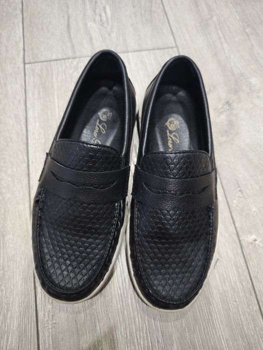 Продам туфли на мальчика