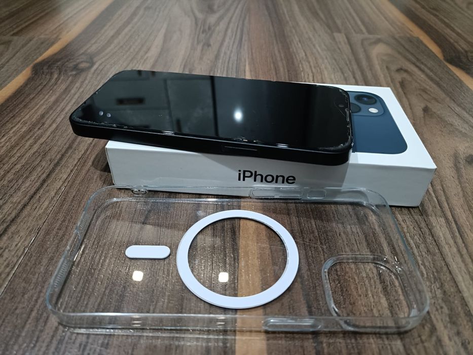 Смартфон Apple iPhone 13 128Gb черный