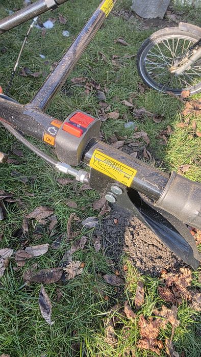 Vând motosapă    ..