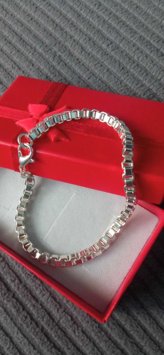 Нова,масивна сребърна гривна в подаръчна кутия.Топ оферта!