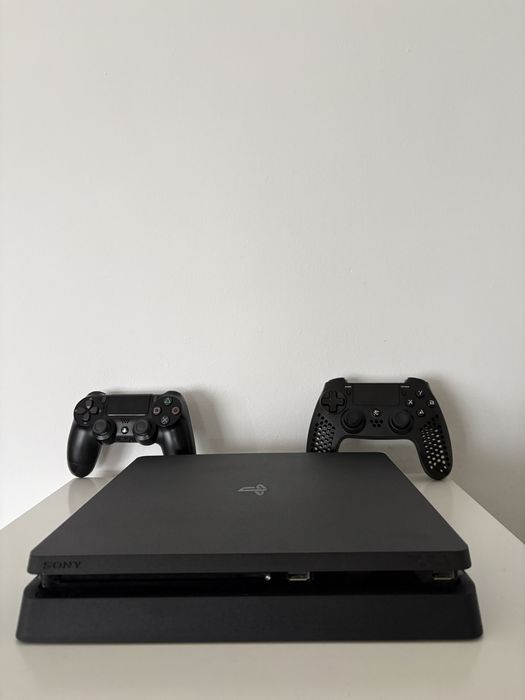 PlayStation 4 + 4 jocuri cadou
